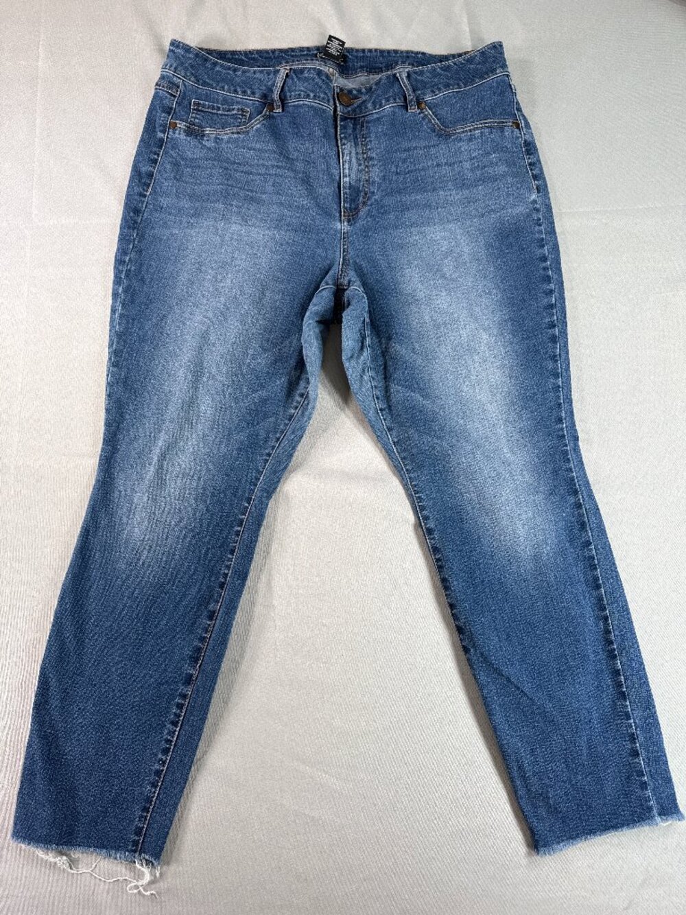 Jones New York Womens Capri Jeans 18W Blue Stretch Raw Hem Cropped Denim Pants